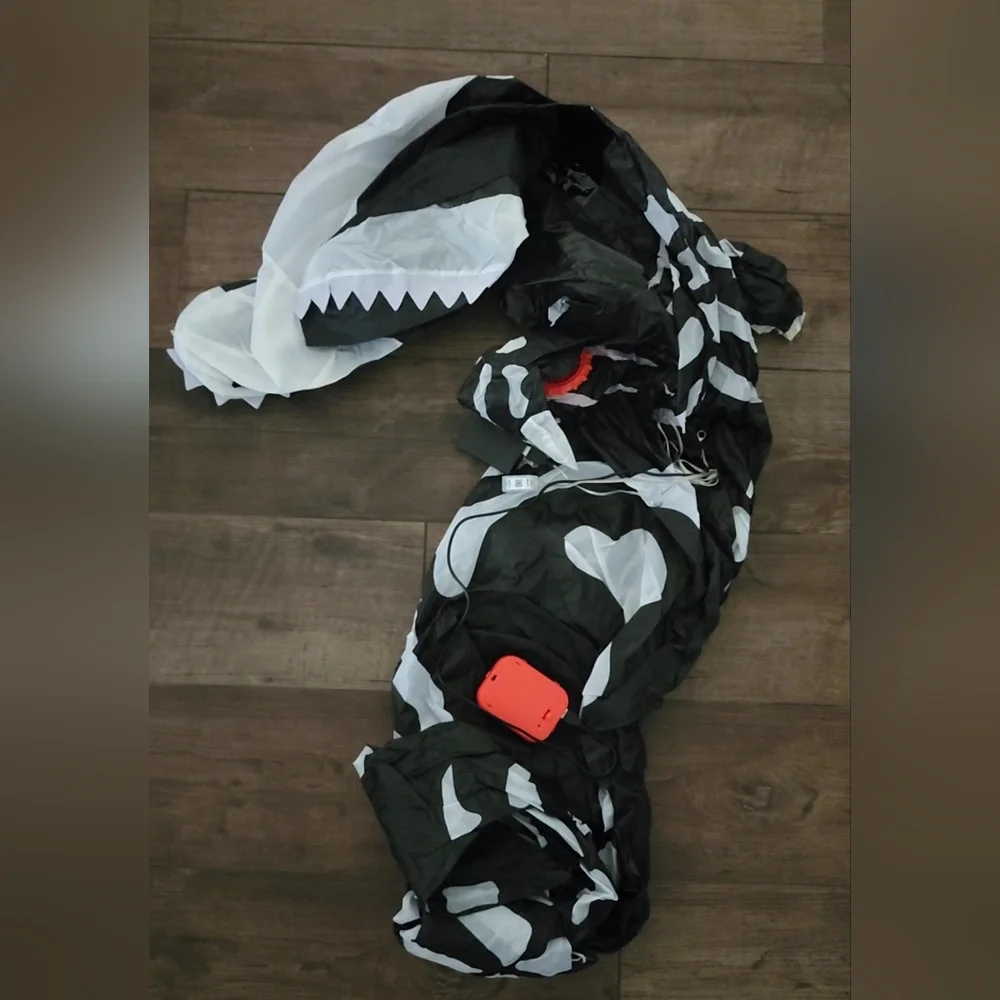Kids Glow In The Dark Dinosaur Skeleton. Great Condition
